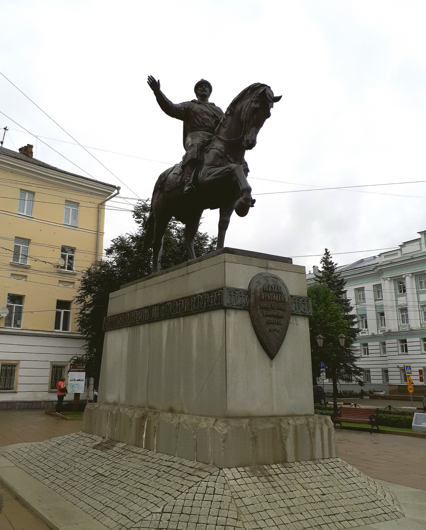 Памятник Михаилу Тверскому в Твери, конная статуя
